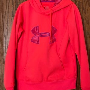 Woman’s under armor sweatshirt